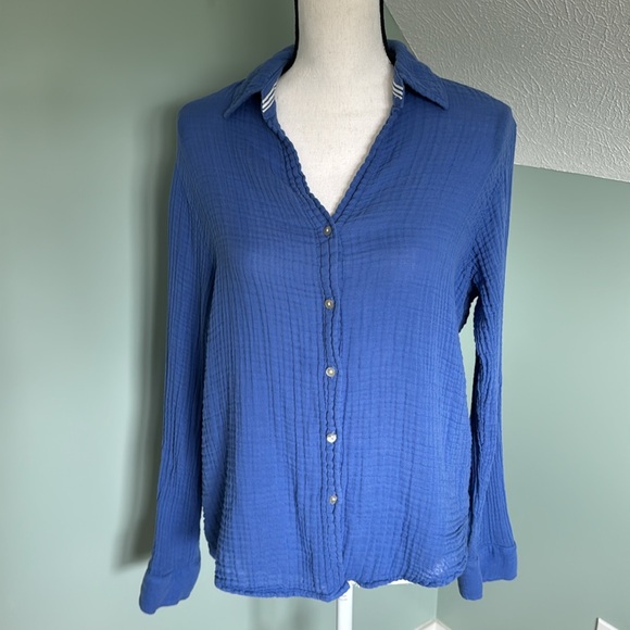 SUNDRY Button Down Top in Regalia - Picture 7 of 11